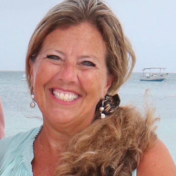 Meet your Posher, Karrie - Picture 2 of 2